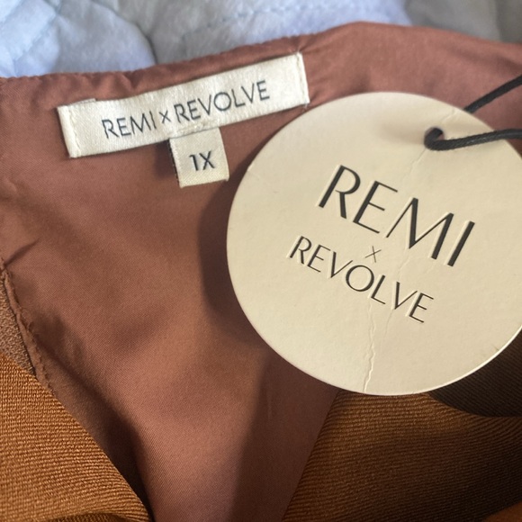 Remi x Revolve 1X Jodi Crop Top - Picture 3 of 12